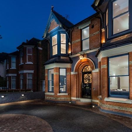 Villa Dream House London With Gym, Cinema And Housekeeper Stadtteil Stadtteil Ealing Exterior foto