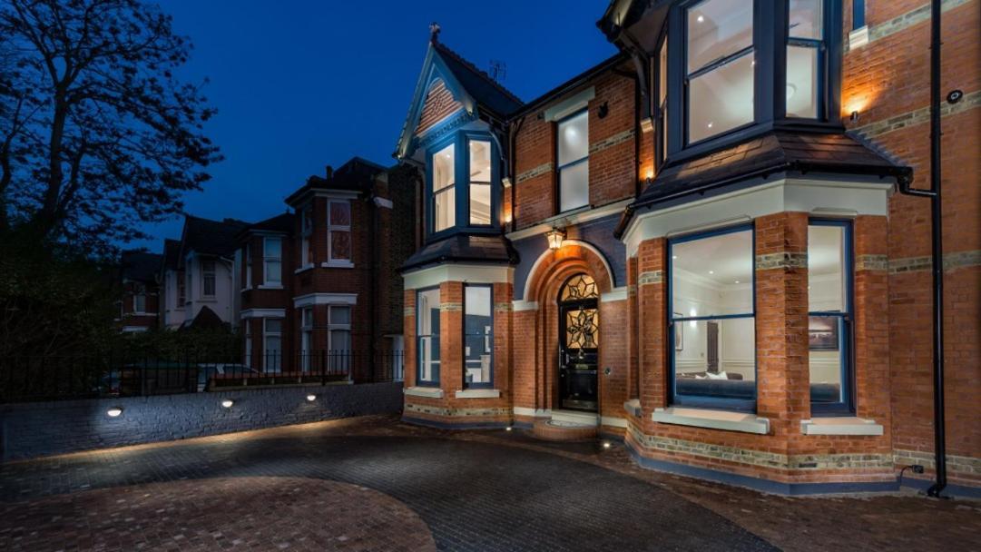 Villa Dream House London With Gym, Cinema And Housekeeper Stadtteil Stadtteil Ealing Exterior foto
