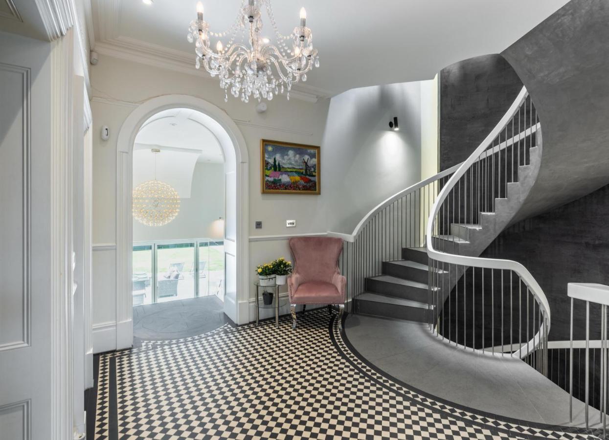 Villa Dream House London With Gym, Cinema And Housekeeper Stadtteil Stadtteil Ealing Exterior foto