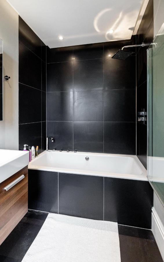 Villa Dream House London With Gym, Cinema And Housekeeper Stadtteil Stadtteil Ealing Exterior foto